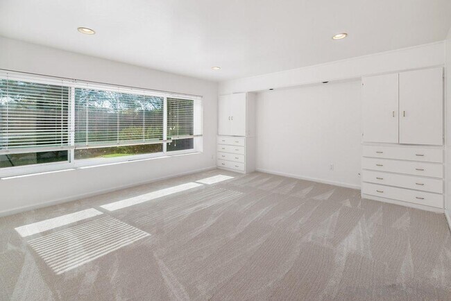 Building Photo - 8686 Cliffridge Ave