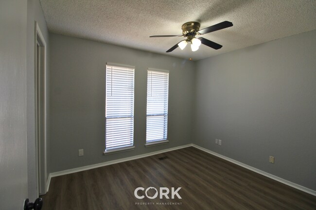 Building Photo - 708 Teal Pl