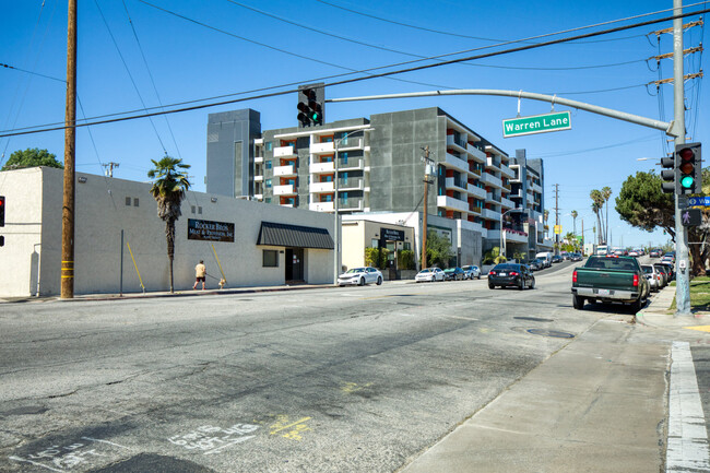 Building Photo - 417 Centinela Ave