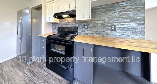 Building Photo - 31211 Stoney Brook Dr