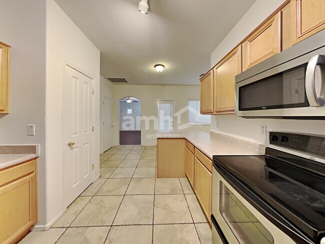 Building Photo - 15954 W Port Royale Ln