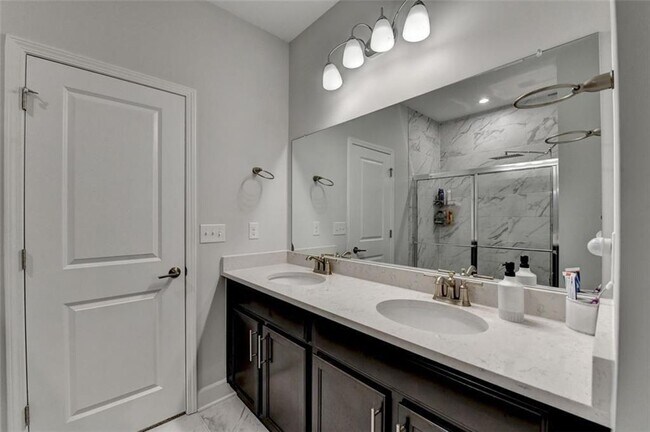 Building Photo - 811 Pineberry Ct