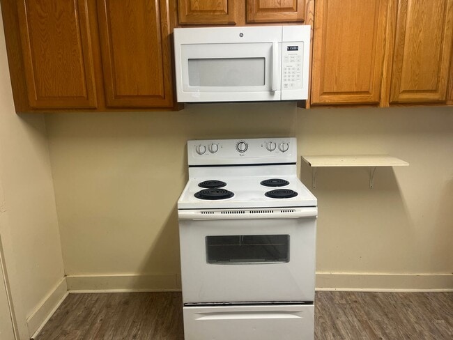 Building Photo - 2 Bed, 1 Bath House
