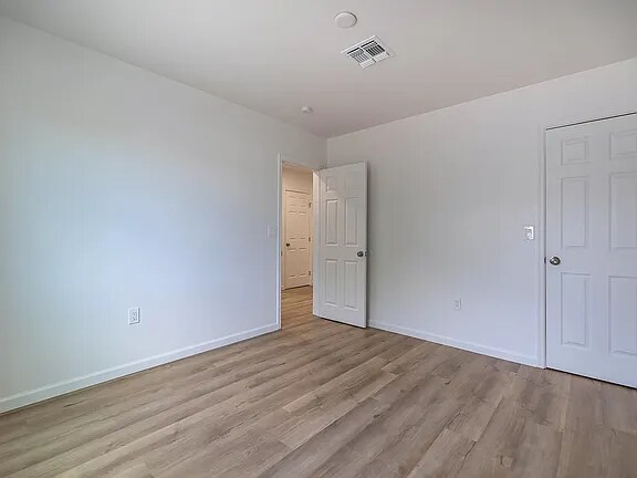 Building Photo - 938 E Waverly St