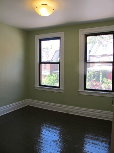 Building Photo - 1170 South Ave