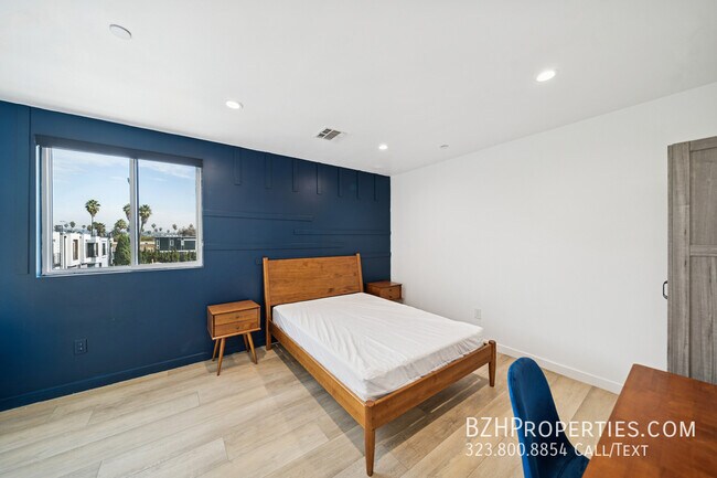 Building Photo - 837 N Harvard Blvd