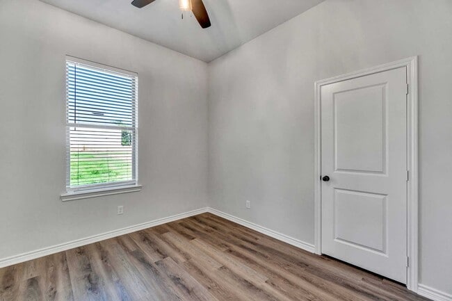 Building Photo - 2408 Henshaw Crk Dr
