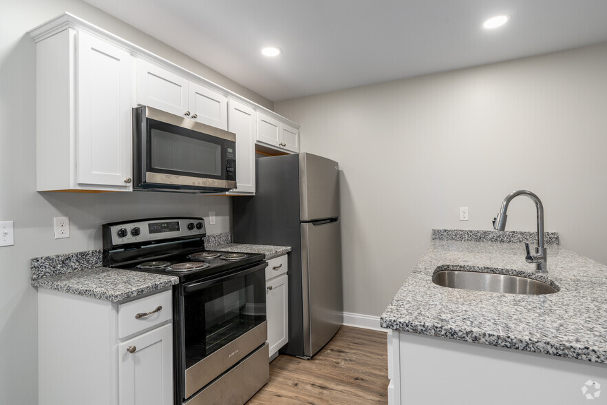 2BR, 2BA - 900SF - Kitchen - 1965 Lycoming Creek Rd