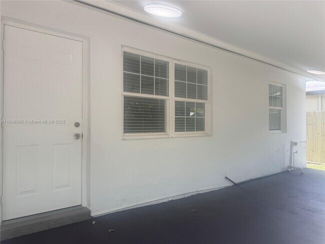 Building Photo - 1657 SW 44th Ave