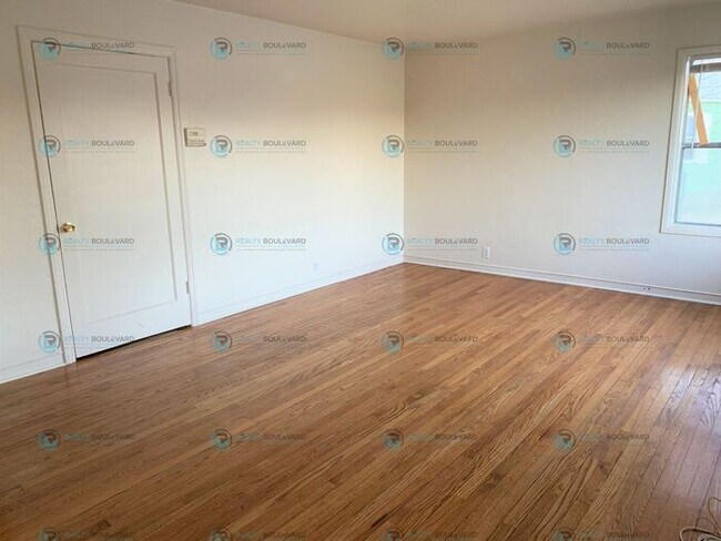 Building Photo - Cozy one bedroom one bathroom duplex located off of Keystone and Seventh Street in a cul-de-sac b...