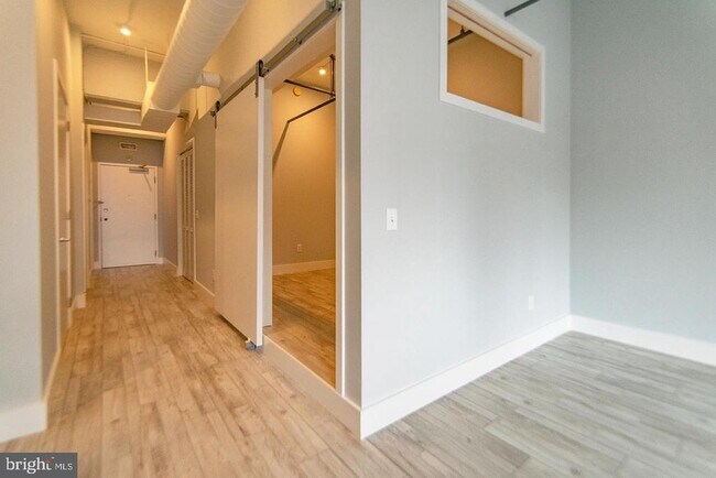 Building Photo - 412 S 13th St