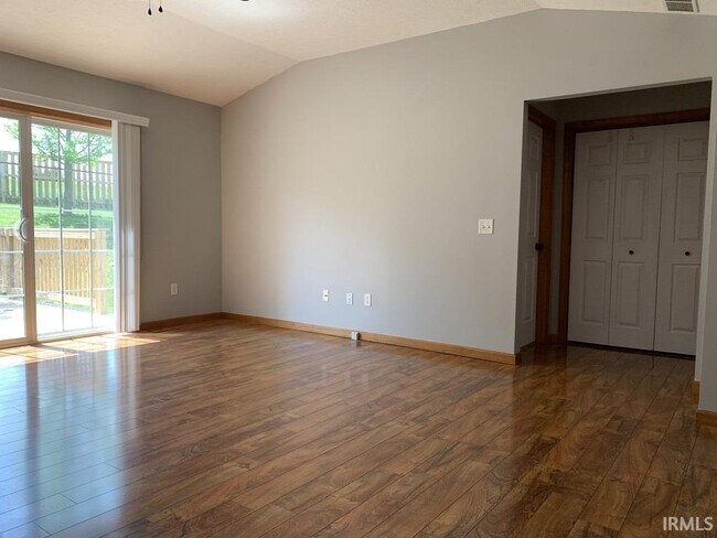 Building Photo - 1209 W Aspen Ct