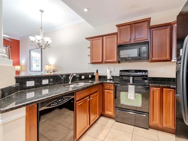 Building Photo - 13941 Clubhouse Dr