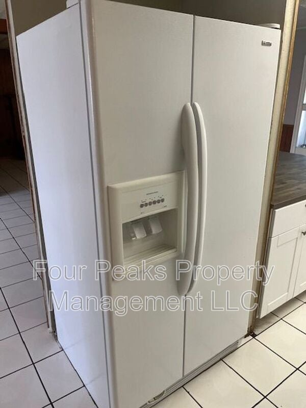 Building Photo - 6406 W Rose Ln