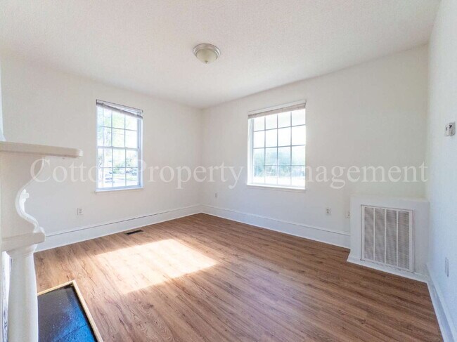 Building Photo - 923 N 5th Ave