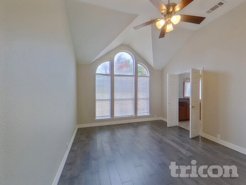 Building Photo - 4021 Chinaberry Dr