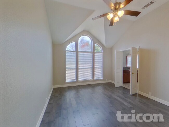 Building Photo - 4021 Chinaberry Dr