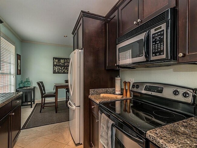 Building Photo - 7000 Seawall Blvd