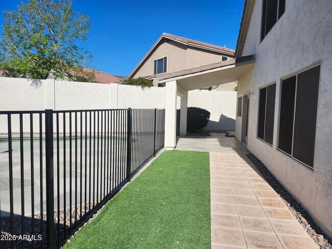 Building Photo - 15846 S 17th Ln