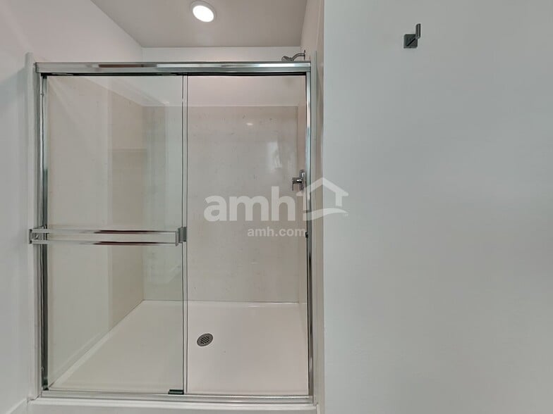 Building Photo - 6971 N 125th Dr