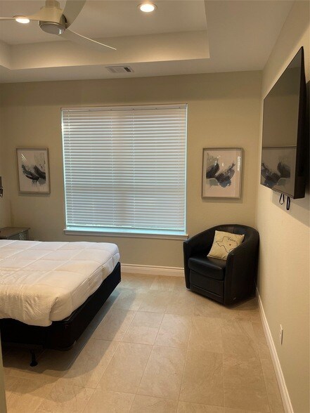 Building Photo - 11931 Lakeview Manor Dr