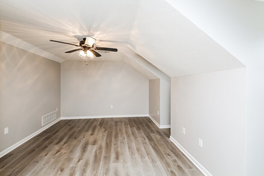 Building Photo - 5704 Deer Ridge Dr