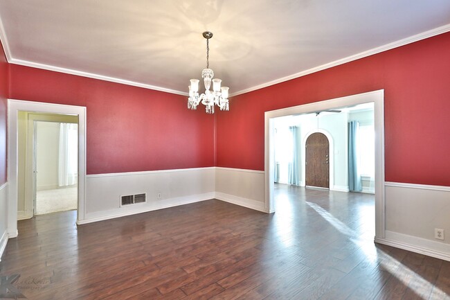 Building Photo - Cottage in the heart of Abilene!