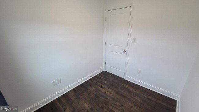 Building Photo - 417 Burbank St SE