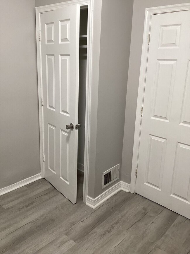 Building Photo - Move-In Ready | Two-Bedroom Apartment in Lakewood