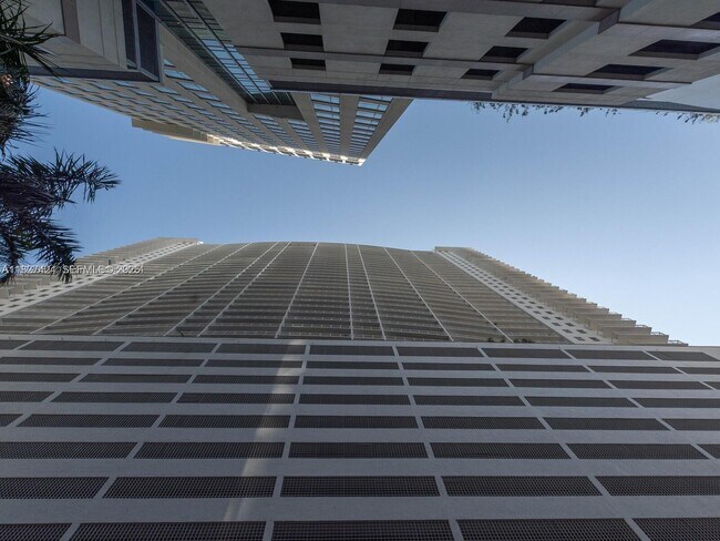 Building Photo - 1200 Brickell Bay Dr