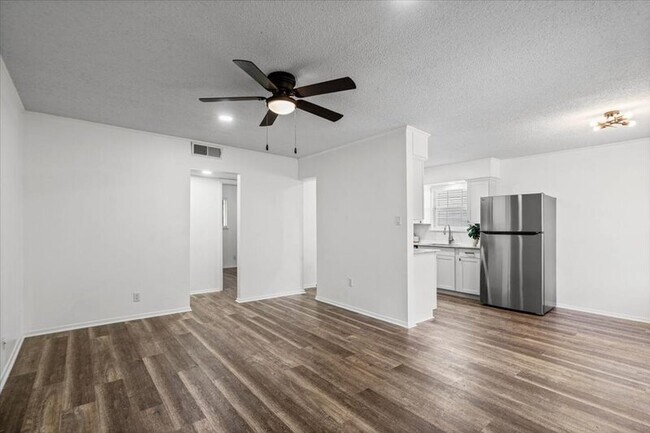 Building Photo - 3415 Willowrun Dr