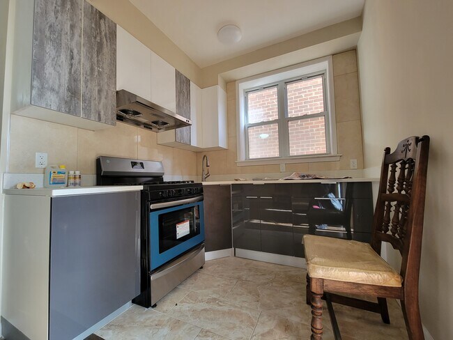 Building Photo - 836 48th St