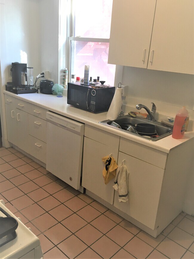 Building Photo - 5752 Ellsworth Ave