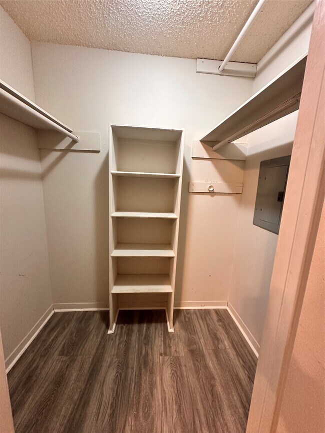 Building Photo - 3730 Thistlemont Dr