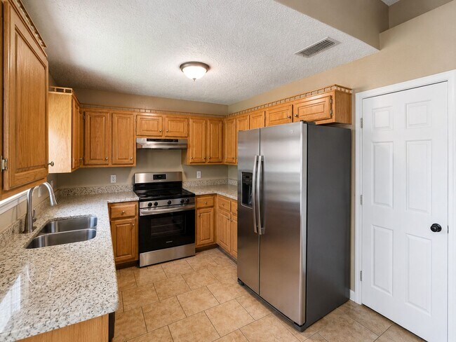 Building Photo - 4-Bedroom Home with Spacious Backyard in Stratford Estates