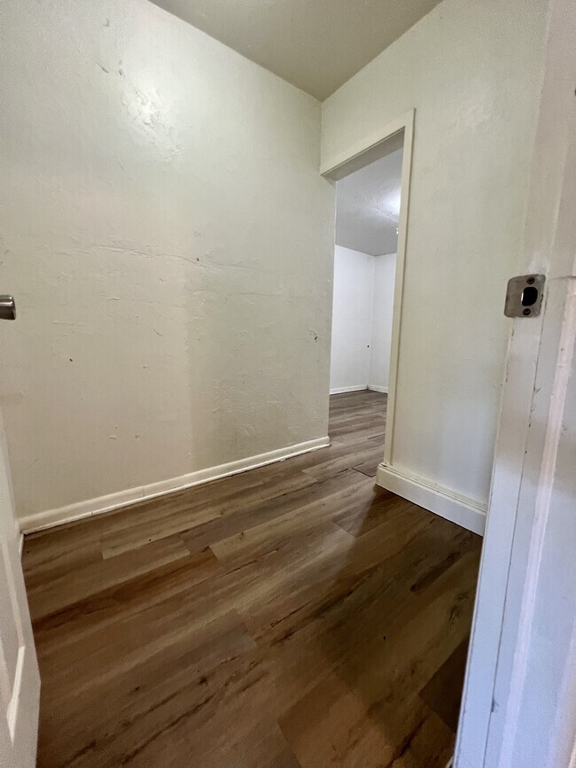 Building Photo - 703 Terry Dr