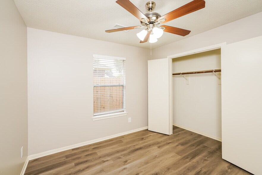 Building Photo - 5200 Rockwood Dr