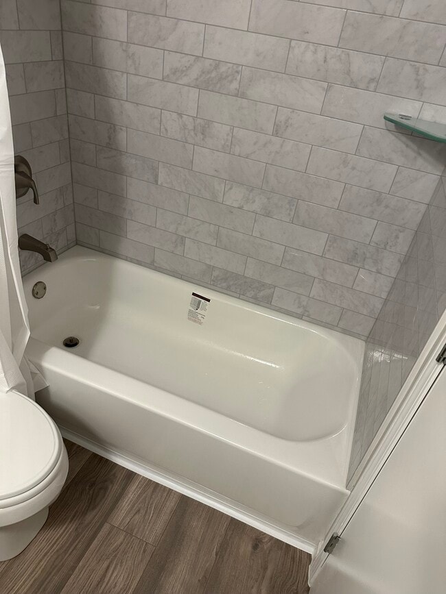 Building Photo - 203 20th Ave N