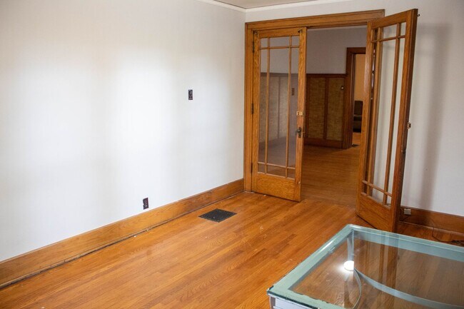 Building Photo - AVAILABLE FOR AUGUST 2026!  Large house ne...