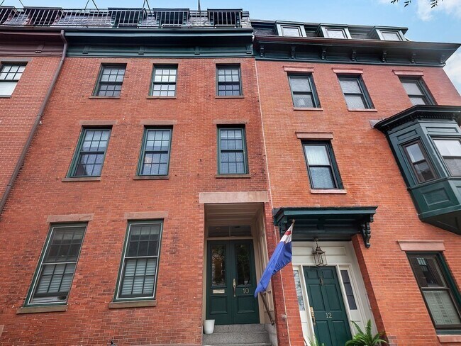 Building Photo - 10 N Washington St