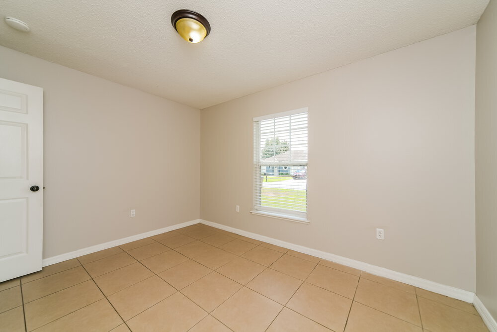 Building Photo - 330 Medina Ct