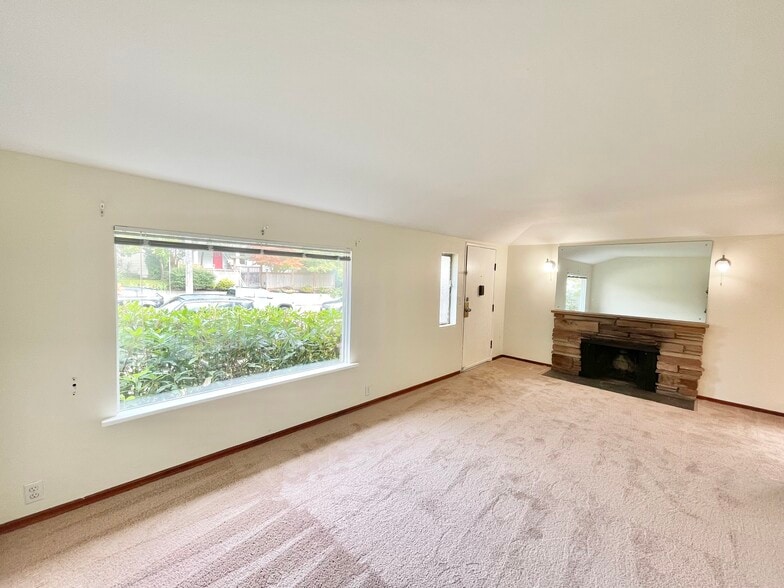 Building Photo - 2411 W Lynn St