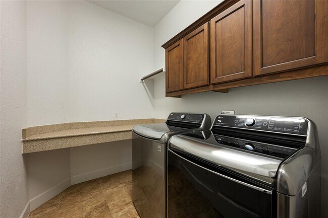 Building Photo - 213 Southern Cross Dr
