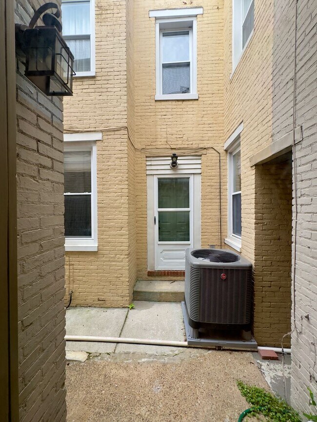 Building Photo - 5 E Randall St