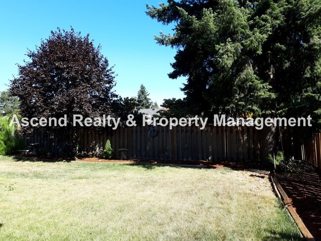 Building Photo - Updated 4 Bed on Cul de Sac Quick Access t...