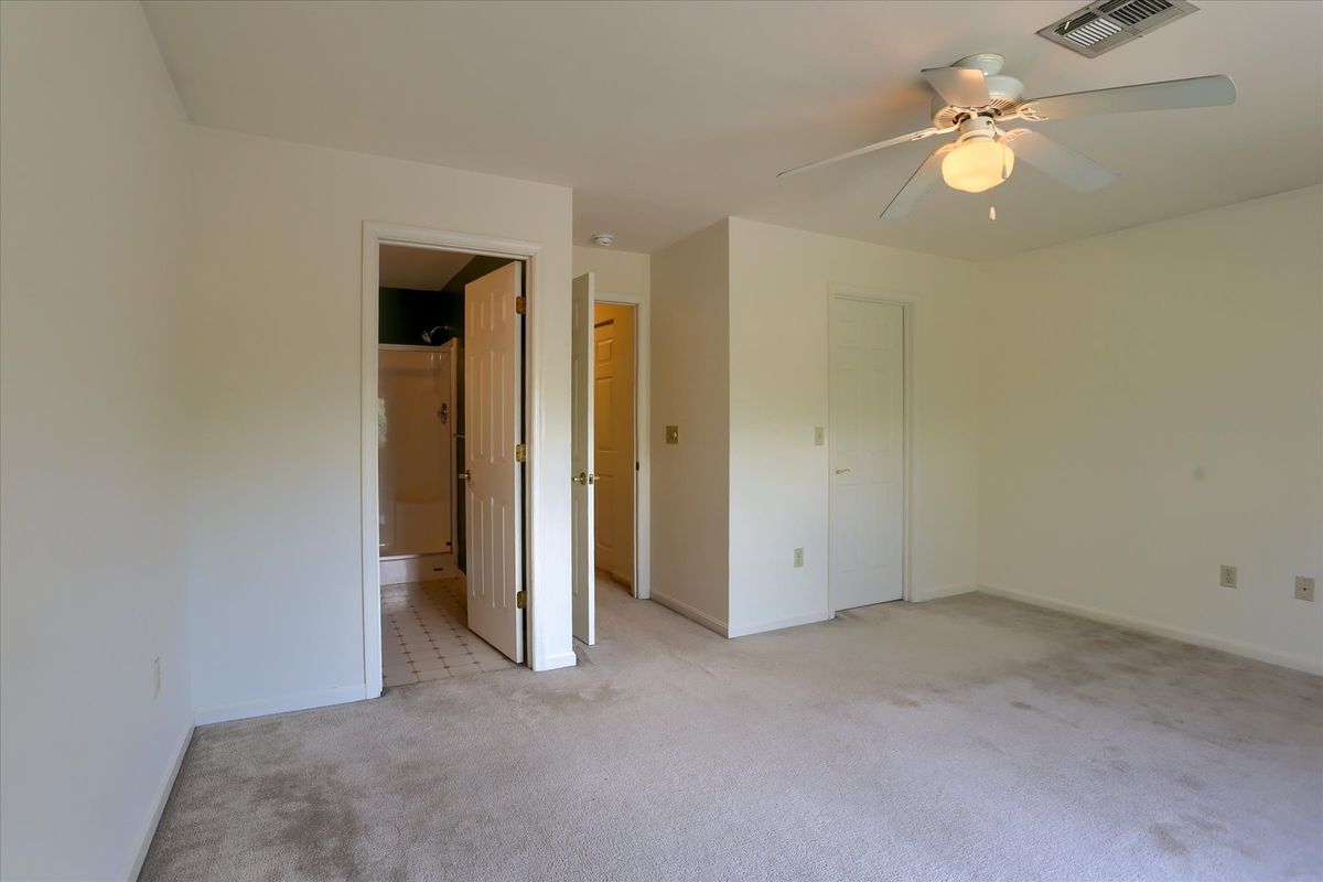 Building Photo - 136 Cardinal Ln
