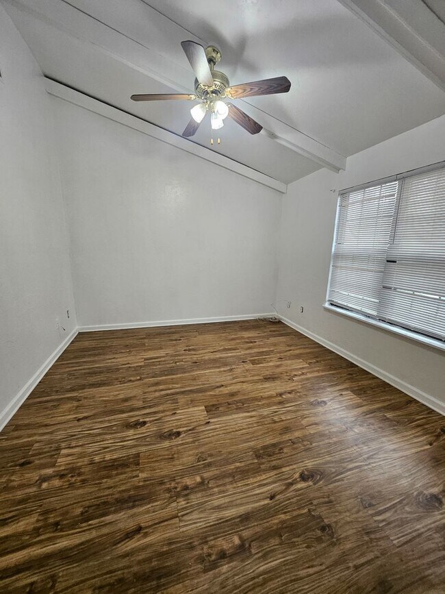 Building Photo - 609 Acorn Grove Ct