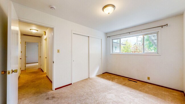 Building Photo - 1426 3rd St