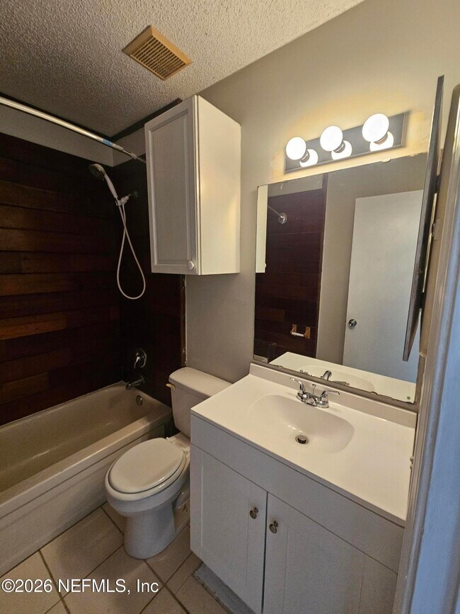 Building Photo - 2200 Marsh Point Rd