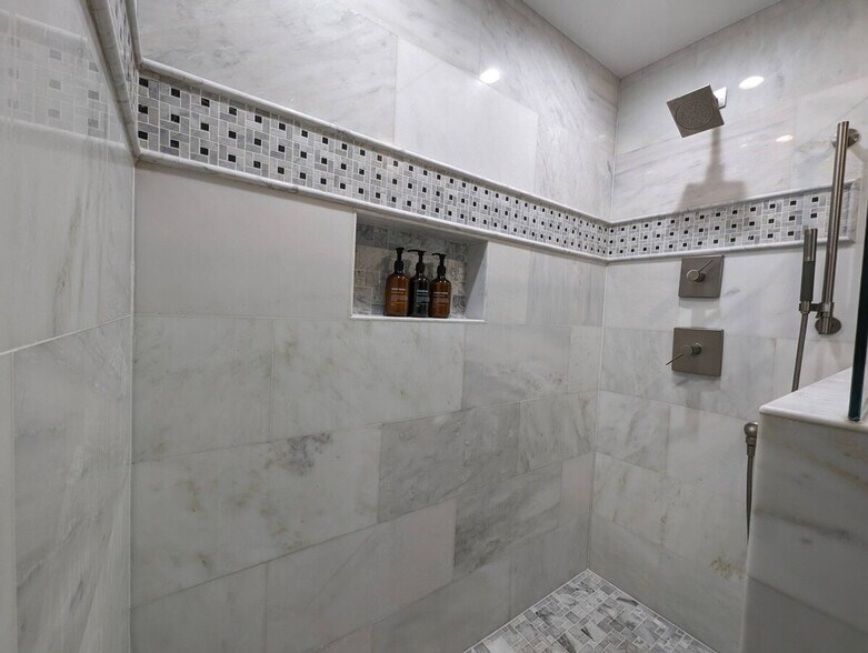Building Photo - 1332 Colony Dr